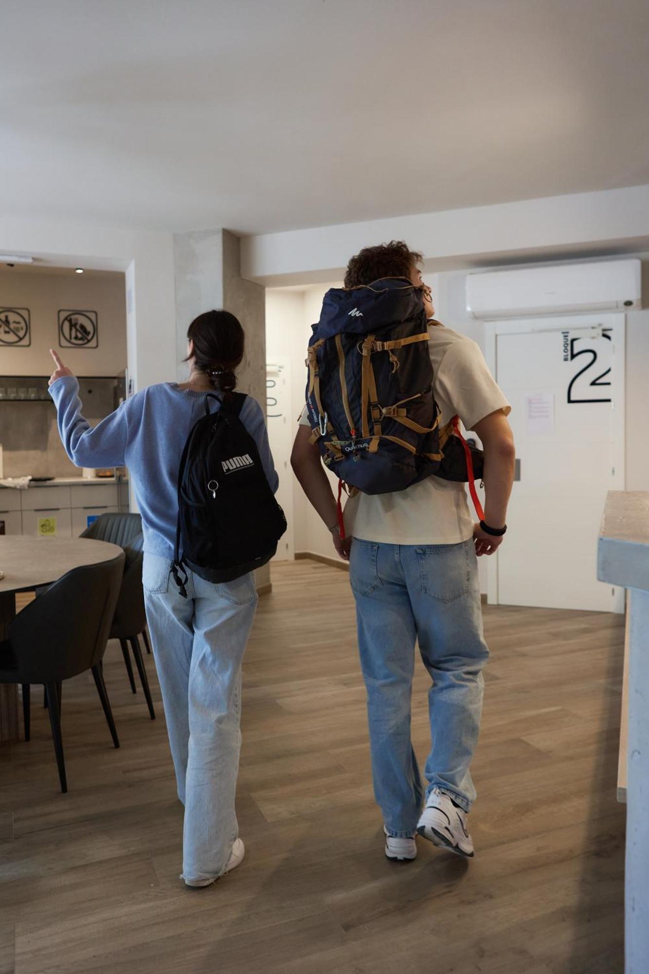 Hostel Dos Estaciones - Free Towels, Coffee & Tea, Remote Check-In Alicante Exterior photo